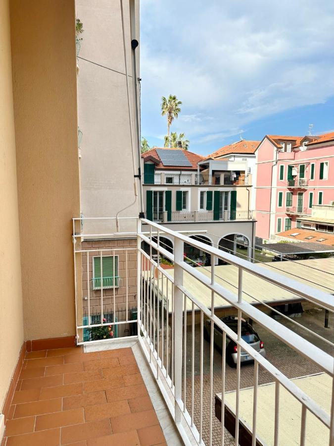 Hostdomus - Casa Corallo Alassio Bagian luar foto