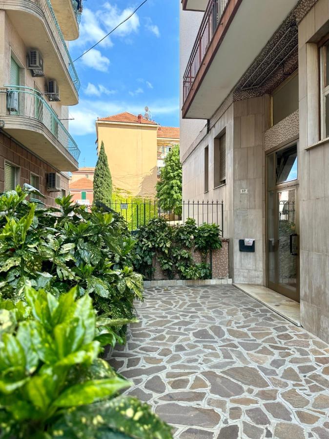 Hostdomus - Casa Corallo Alassio Bagian luar foto