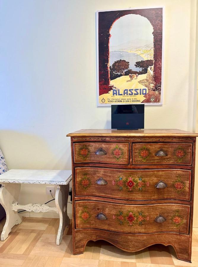 Hostdomus - Casa Corallo Alassio Bagian luar foto