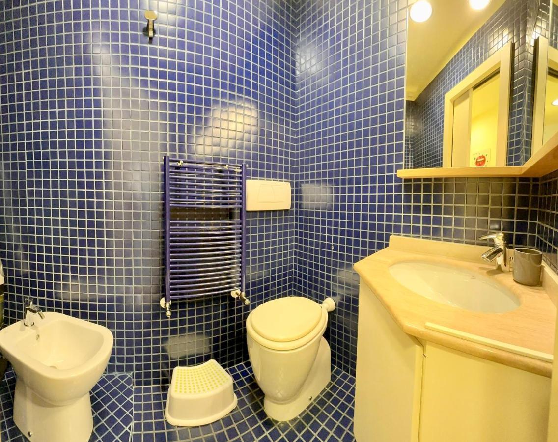 Hostdomus - Casa Corallo Alassio Bagian luar foto