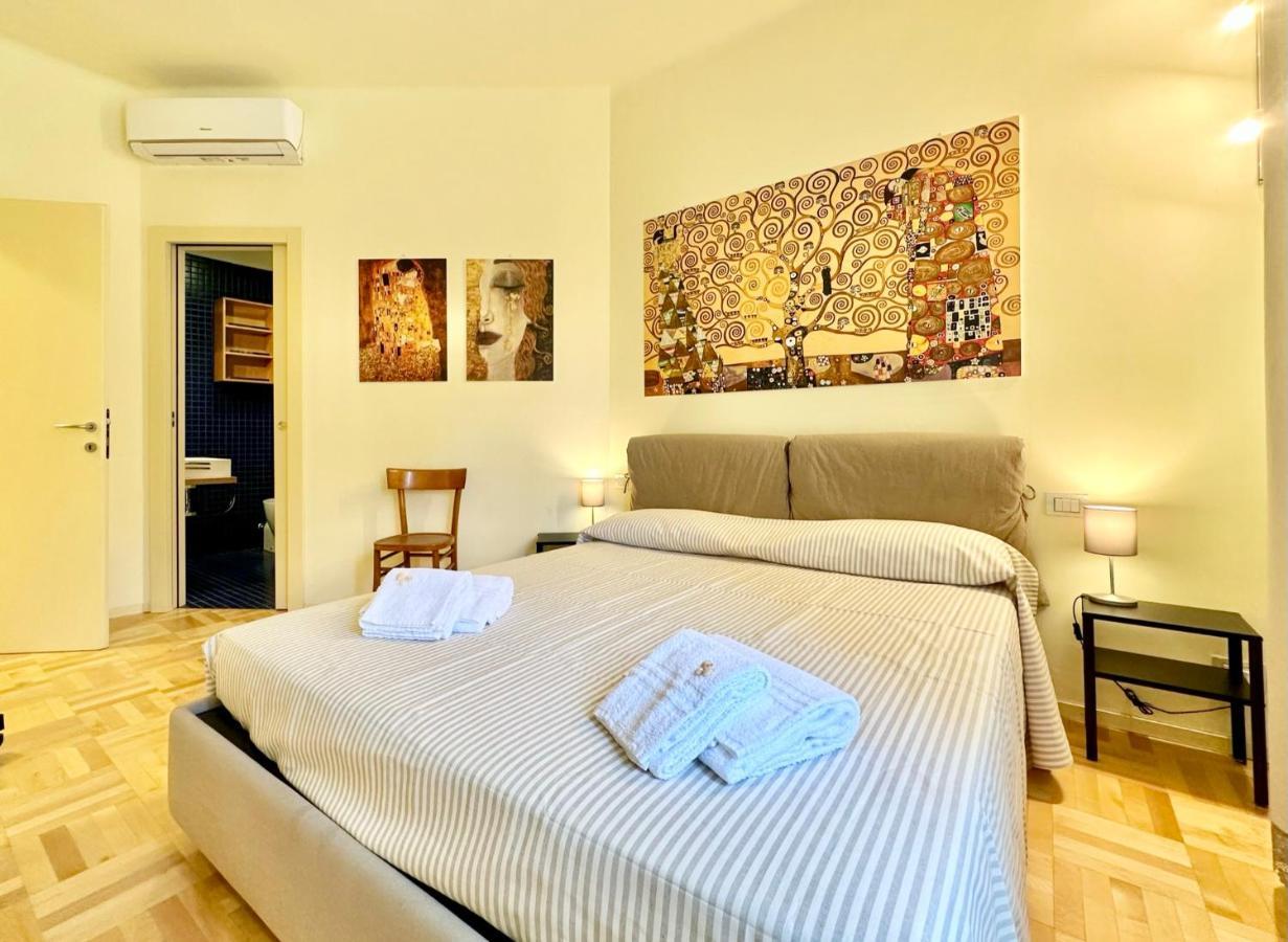 Hostdomus - Casa Corallo Alassio Bagian luar foto